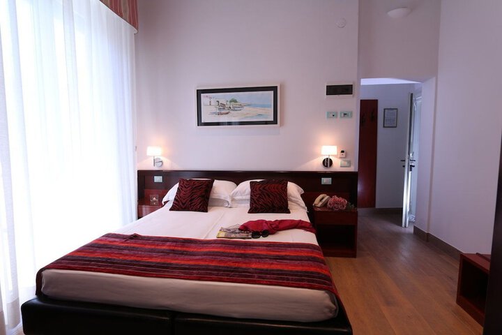 Room 3 of 64
