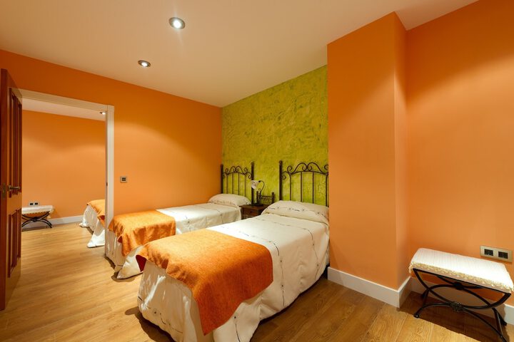 Room 4 of 35