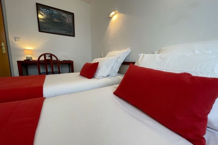 Room 4 of 33