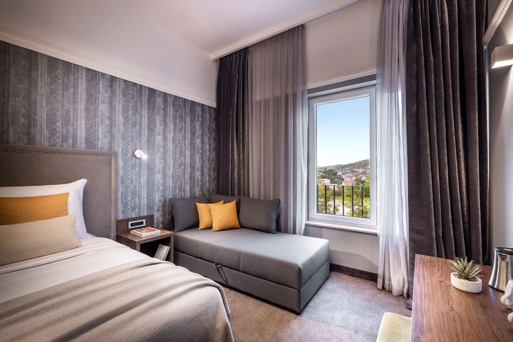 Room 10 of 75