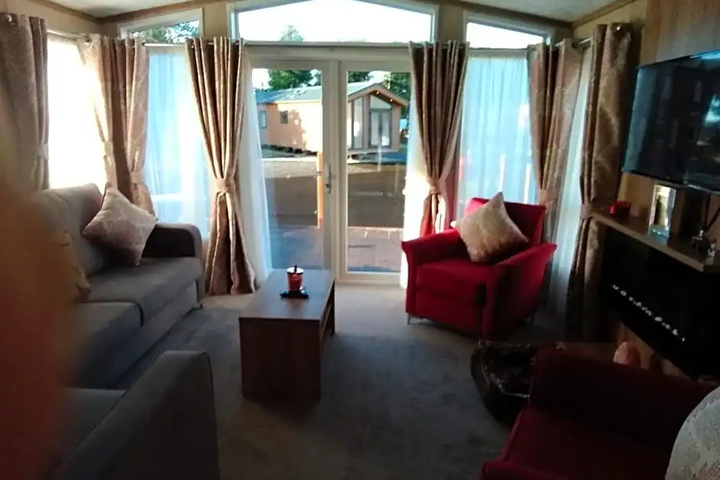 12 Burnside Lodge