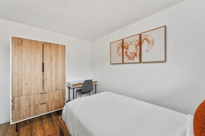 Room 12 of 204
