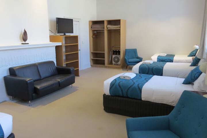 Room 29 of 76