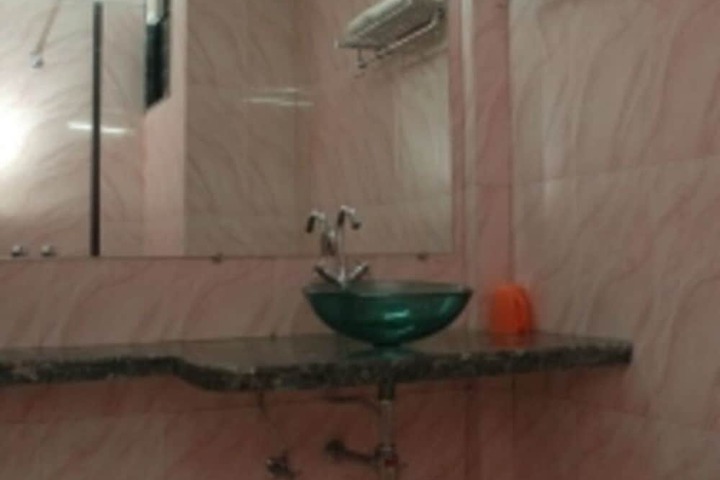 Room 4 of 5