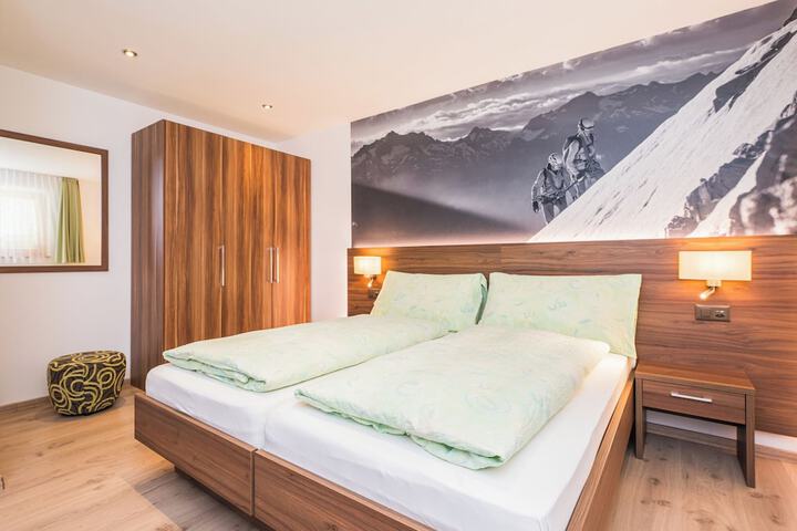 Room 6 of 30