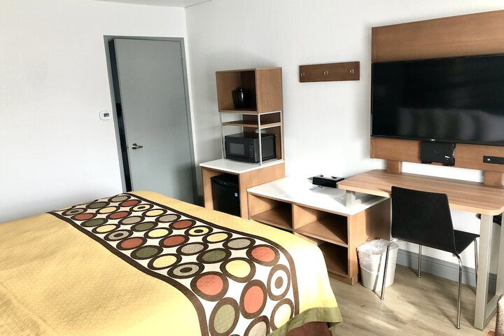 Room 58 of 76