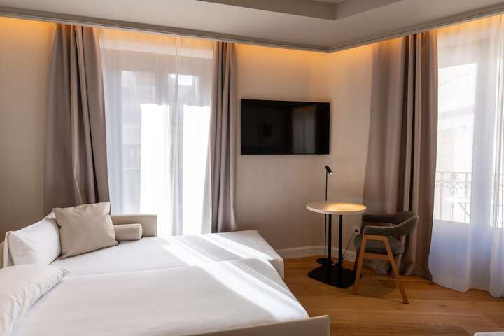 Room 25 of 94