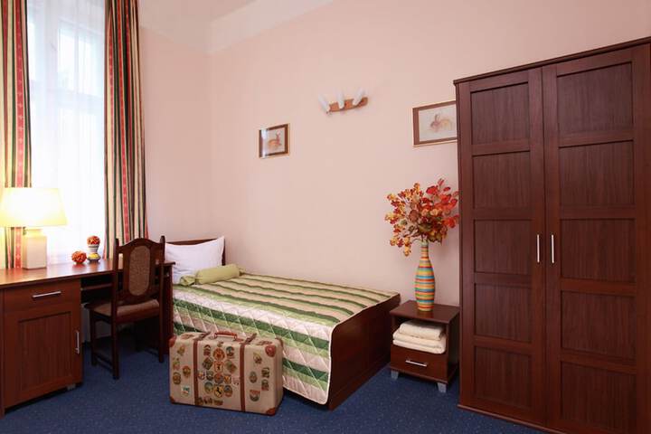 Room 10 of 24