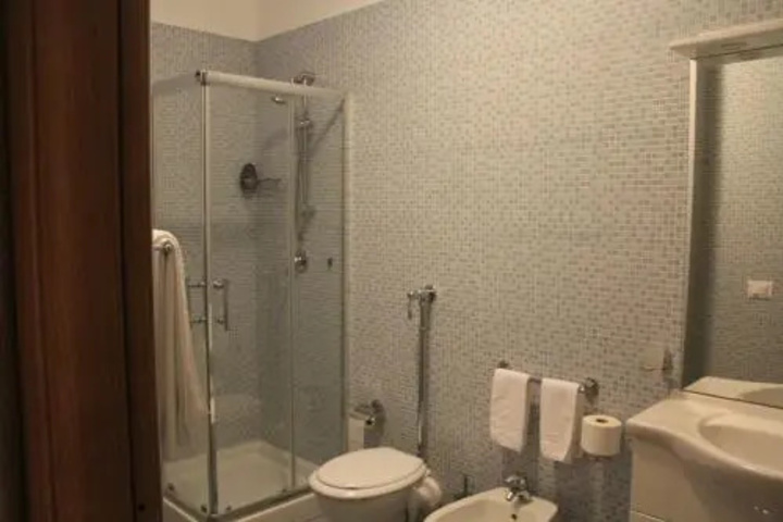 Room 6 of 15