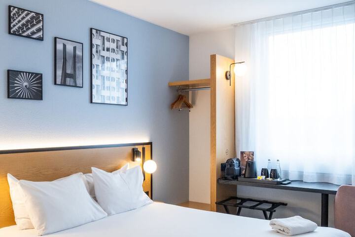 Room 9 of 47