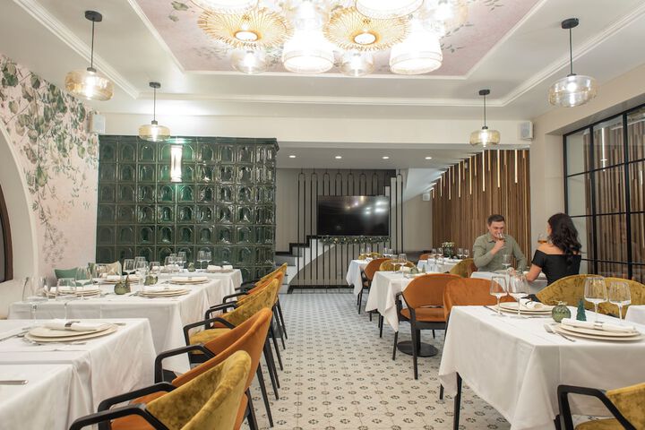 Dining 65 of 69