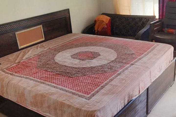 Room 10 of 28