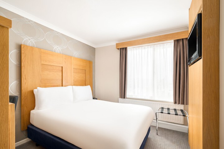Room 6 of 32