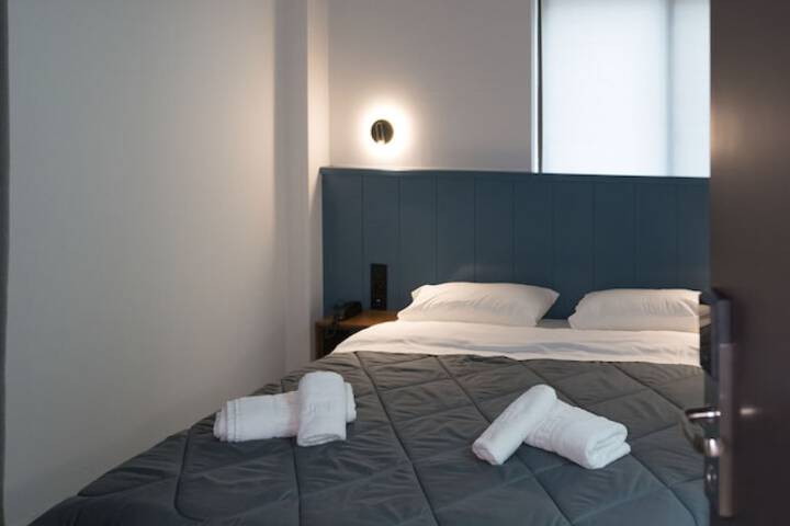 Room 10 of 90