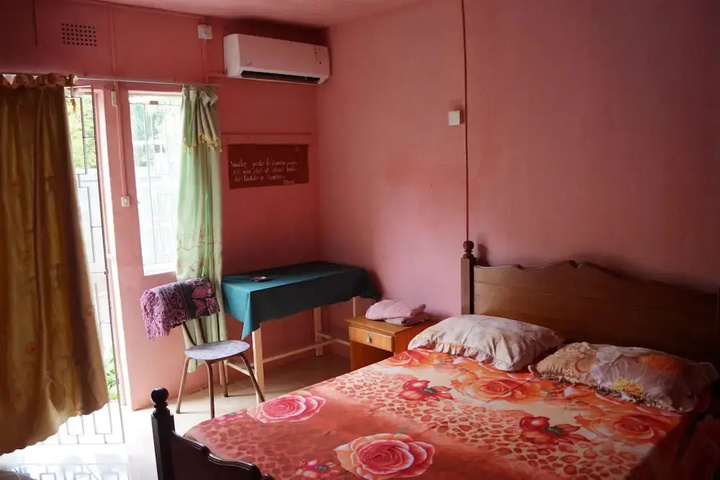 Room 3 of 8