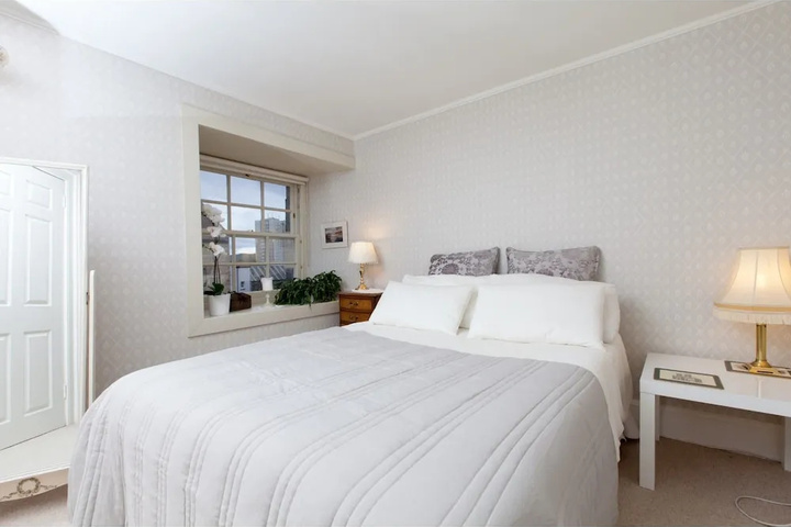 Room 2 of 9