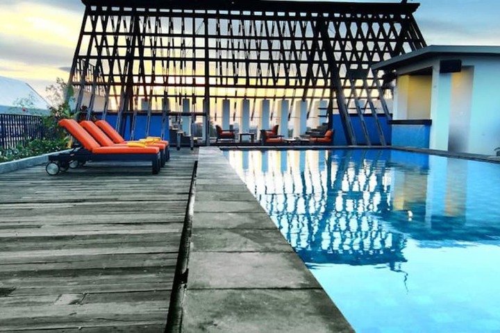 Hotel with Pool