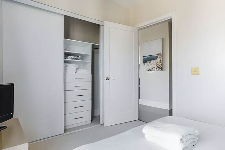 Room 4 of 354