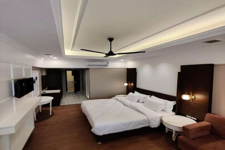 Room 4 of 17