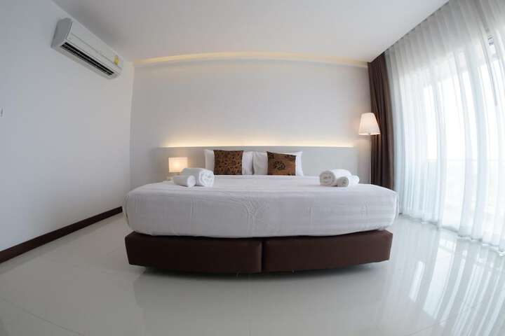 Room 14 of 32
