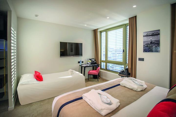 Room 28 of 63