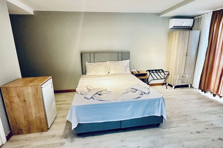 Room 15 of 32