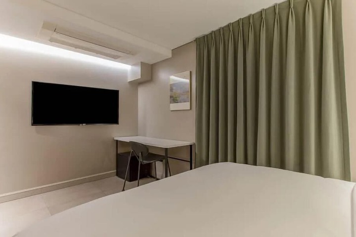 Room 32 of 36