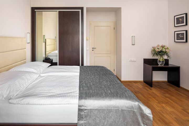 Room 5 of 35