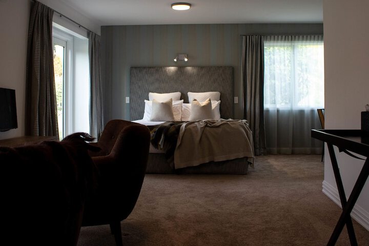 Room 10 of 37