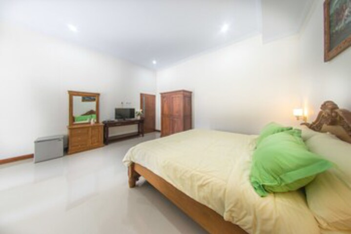 Room 15 of 29