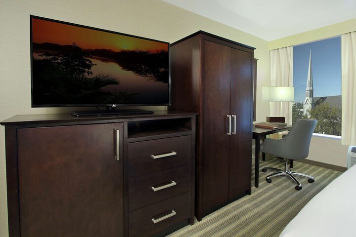 2 Double Beds Mobility Hearing Accessible Bathtub (2 of 3)