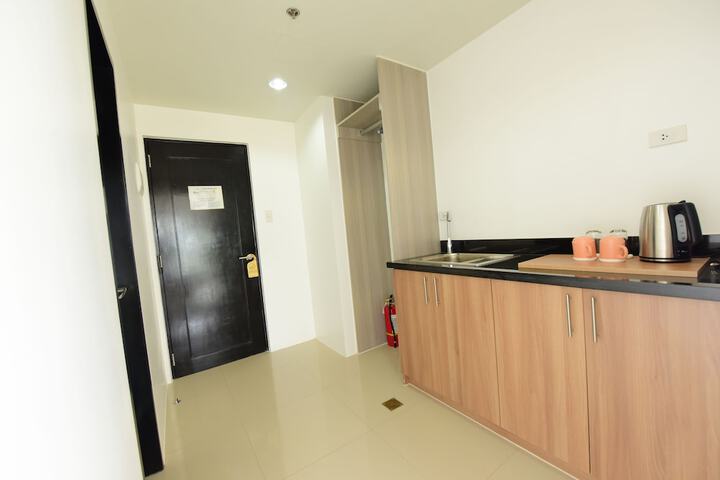 Room 4 of 16
