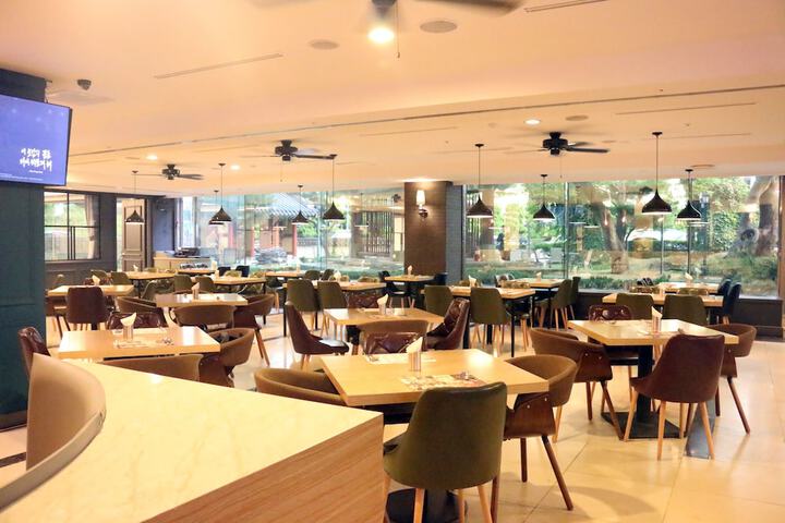 Breakfast area