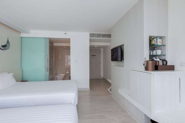 Room 11 of 140