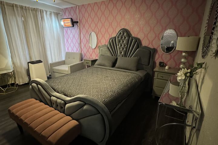 Room 23 of 77