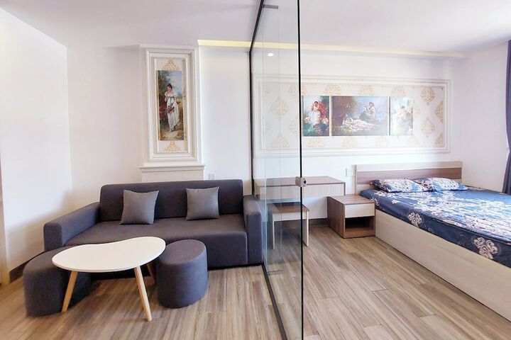 Room 8 of 27