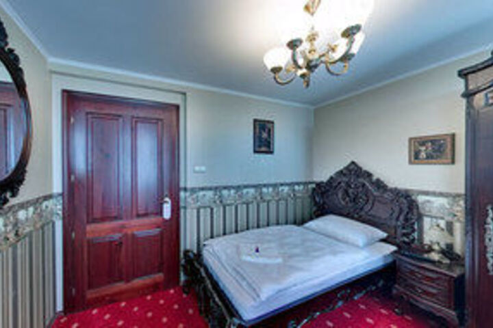 Room 16 of 34