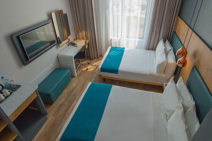 Room 7 of 48
