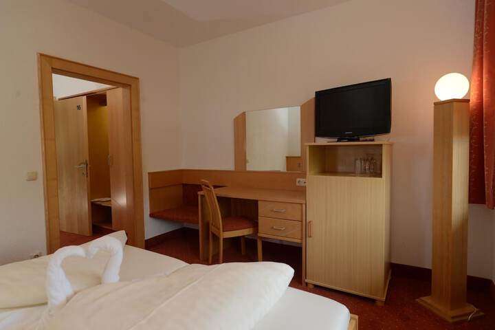 Room 8 of 61