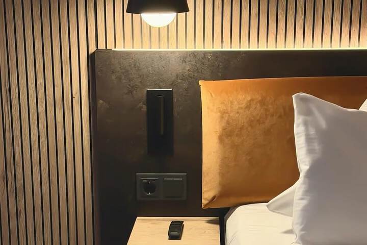 Room 54 of 233