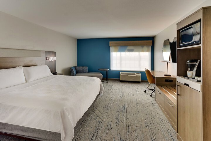 1 King Bed (17 of 18)