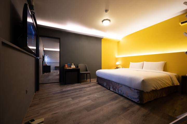 Room 17 of 46