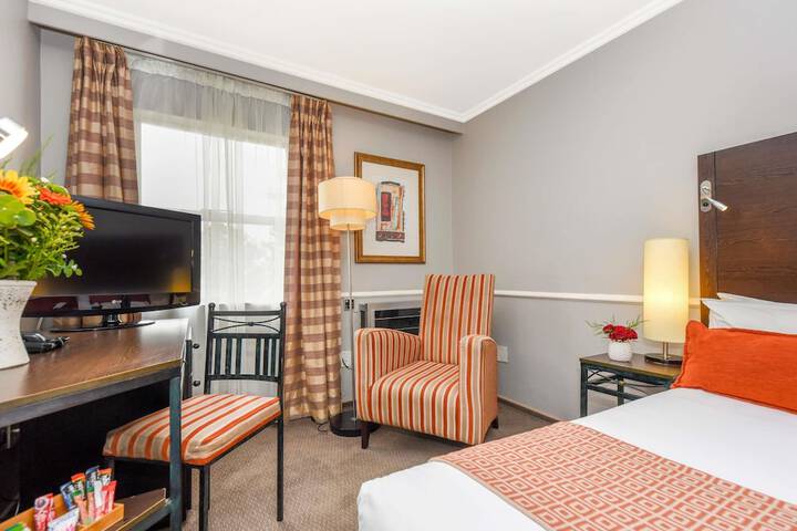 Room 12 of 73