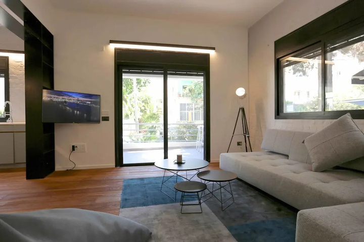 Room 2 of 10