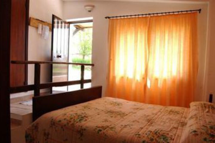 Room 12 of 27