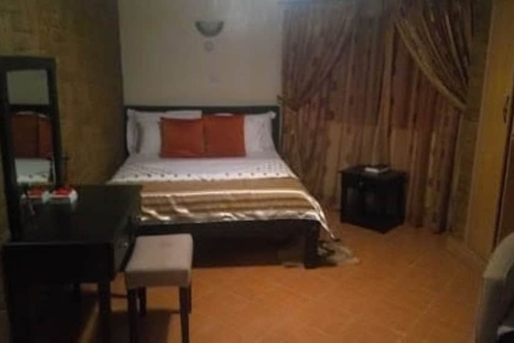 Room 17 of 31