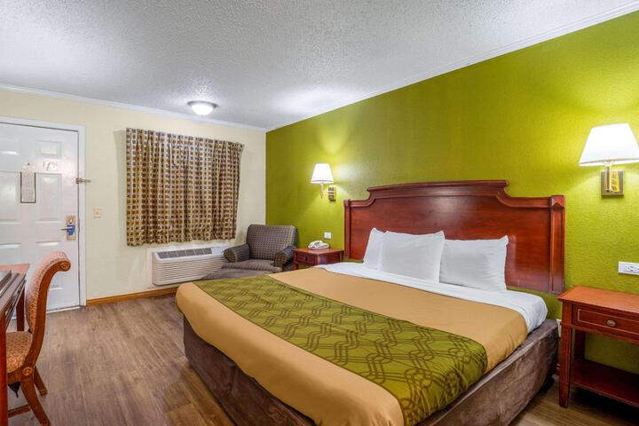 1 King Bed (2 of 3)
