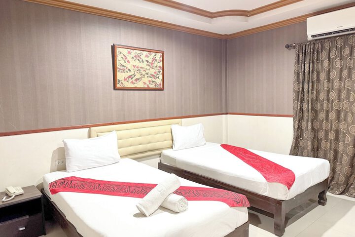 Room 9 of 34