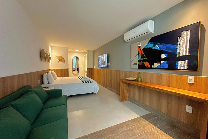 Room 6 of 80