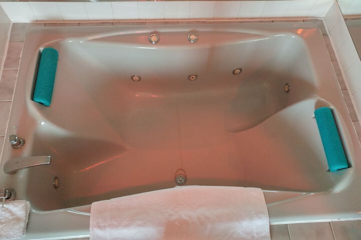 Hot Tub 32 of 38